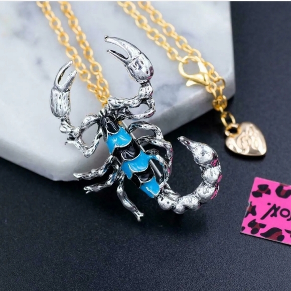 Silver plated black-and-blue scorpion  Necklace/brooch - Picture 9 of 15